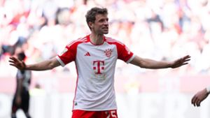 FC Bayern-Profi Thomas Müller hat den Ärger zwischen Uli Hoeneß und Thomas Tuchel mit Humor genommen. Foto: dpa/Sven Hoppe