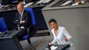 Olaf Scholz und Sahra Wagenknecht im Bundestag. Foto: dpa/Michael Kappeler