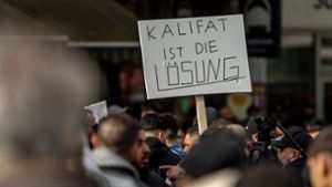 Solche und ähnliche Parolen waren auf der Demonstration zu sehen. Foto: dpa/Axel Heimken