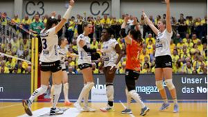 Die Volleyballerinnen des MTV Stuttgart haben zum dritten Mal in Folge den deutschen Meistertitel gewonnen. Foto: Pressefoto Baumann/Cathrin MŸller