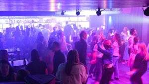 Bereits um 20 Uhr feierten über 100 Gäste auf der Frühschläfer-Party „Sunrise Soiree“ im Club Schocken. Foto: Lichtgut/Max Kovalenko