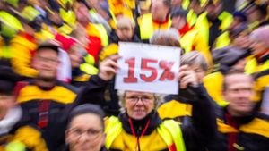 15 Prozent sind gefordert – und ungefähr in diesem Rahmen soll sich der Abschluss auch bewegen, hoffen die Post-Beschäftigten. Foto: dpa/Jens Büttner
