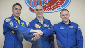 Die drei Raumfahrer waren vor ihrem Start seit einem Monat in Quarantäne. Foto: dpa