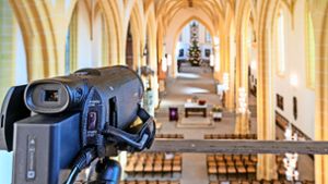 So wie hier in der Herrenberger Stiftskirche filmen viele Kirchengemeinden ihre Gottesdienste und übertragen sie live im Internet. Foto: Jürgen Bach