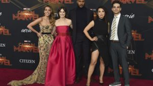 Die Marvel-Stars posieren gemeinsam auf dem roten Teppich (v.l n. r.): Chloe Bennet, Elizabeth Henstridge, Henry Simmons, Ming Na-Wen, Jeff Ward` Foto: AP