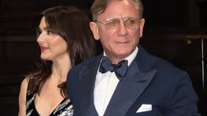 Daniel Craig probiert einen neuen Look aus. Foto: imago/Cover-Images