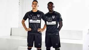 Marc Oliver Kempf und Orel Mangala im neuen Trikot des VfB Stuttgart. Foto: VfB