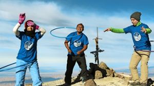 Daniel Fetzer aus Gablenberg (rechts) mit zwei Mitstreitern auf dem Gipfel des Vulkans Chachani in den Anden Foto: Fetzer