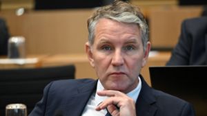 Wegen des Vorwurfs der Verwendung von NS-Vokabular muss sich AfD-Chef Björn Höcke vor Gericht verantworten. Foto: dpa/Martin Schutt