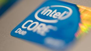 Computerchips wie die von Intel sind zurzeit weltweit Mangelware. Foto: dpa/Ralf Hirschberger