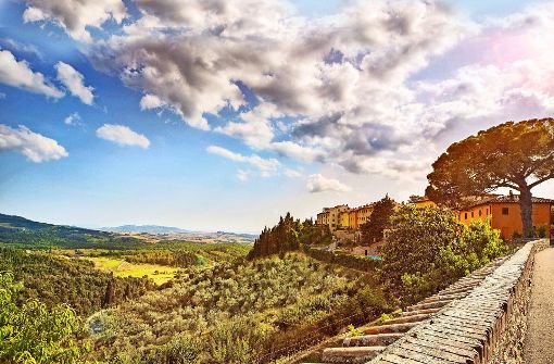 Von Castelfalfi aus hat man einen Blick auf die Bilderbuchlandschaft der Toskana. Foto: Marco Awerbuch/Tui Foto:  