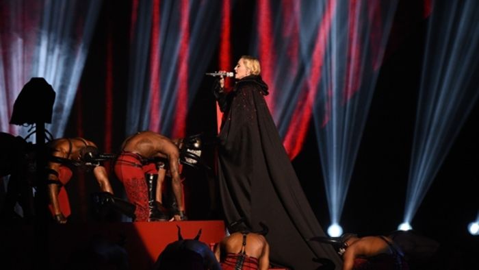 Underdogs strahlen - Madonna stürzt