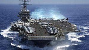 Einer der größten US-amerikanischen Flugzeugträger ist auf hoher See unterwegs. Die weltweiten Militärausgaben haben 2023 erneut einen Höchststand erreicht. Foto: Dusty Howell / U.s. Navy Handout/dpa