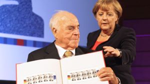 Helmut Kohl und Angela Merkel bei einer ihrer Zusammentreffen. Foto: POOL