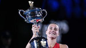 Große Freude: Aryna Sabalenka hat das erste Grand-Slam-Turnier des Jahres in Australien gewonnen. Foto: AFP/LILLIAN SUWANRUMPHA
