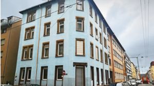 In einem unscheinbaren hellblauen Eckhaus im    Stuttgarter Stadtteil Stöckach inmitten einer Wohnsiedlung sitzt  der „Türkische Nationale Kulturverein“. Foto: / Erdem Gökalp