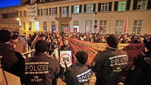 Wütende Proteste gegen die AfD-Veranstaltung am Donnerstag  in Backnang Foto: Gottfried Stoppel