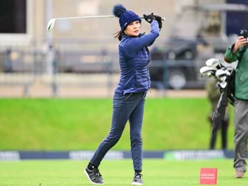 Catherine Zeta-Jones beim Golftraining. Foto: Imago Images/Shutterstock