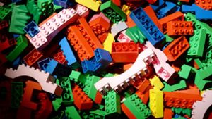 Lego-Bausteine sind stark nachgefragt. (Symbolbild) Foto: dpa/Jens Kalaene