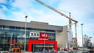 Erstrahlt seit November in neuem Glanz: die XXXLutz-Filiale in Ludwigsburg ist jedoch noch nicht fertig – es wird angebaut. Foto: Simon Granville