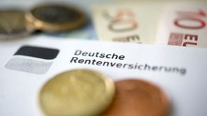 Die Erhöhung der Rente ist eine gute Nachricht für alle Rentnerinnen und Rentner in Deutschland. Aber auch für die Arbeitgeber? Foto: Marijan Murat/dpa