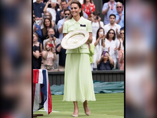In einem Kleid von Self-Portrait besuchte Prinzessin Kate das Damenfinale in Wimbledon. Foto: imago/i Images