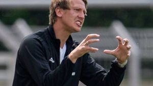 Zufrieden mit dem bisherigen Verlauf der Vorbereitung: Der neue VfB-II-Trainer Frank Fahrenhorst. Foto: imago/Jörg Schüler