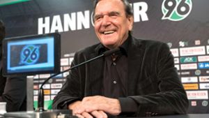 Altkanzler und Hannover 96-Fan Gerhard Schröder Foto: AFP/PETER STEFFEN