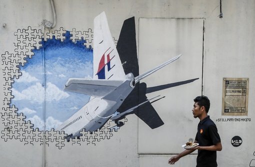 Ein Wandgemälde erinnert an den Absturz der Maschine MH370 Foto: AP