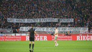 Provokation beim VfB-Spiel gegen Werder Bremen. Foto: Baumann