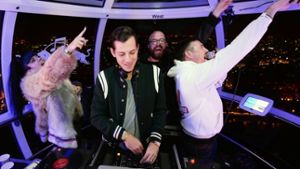 Bei der Red Bull Revolutions in Sound live haben am Donnerstag Lily Allen (links), Mark Ronson (Mitte) und an die 100 DJs und MCs in den Gondeln des London Eye Party gemacht. Hier sind die schönsten Bilder der Partynacht! Foto: Getty Images Europe