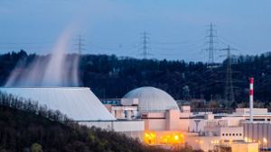 Das Atomkraftwerk Neckarwestheim wird nun zurückgebaut. Foto: dpa/Christoph Schmidt