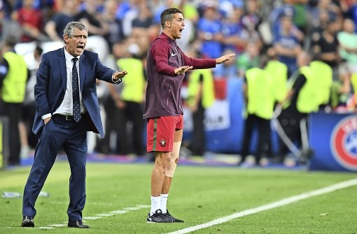 Die Macher an der Außenlinie: Trainer Fernando Santos und Superstar Cristiano Ronaldo Foto: AFP
