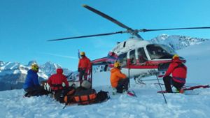 Dieses Foto der kanadischen Nationalparkverwaltung zeigt Rettungskräfte, die am 21. April nach den drei Bergsteigern Hansjörg Auer, David Lama und Jess Roskelley in Banff National Park suchen. Foto: Parks Canada/AFP
