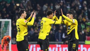 Borussia Dortmund hat ein 2:1 gegen Werder Bremen in Unterzahl über die Zeit gerettet. Foto: AFP/FOCKE STRANGMANN