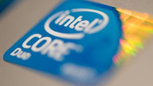Der Computerchiphersteller Intel hat angekündigt, die Sicherheitslücken in seinen Chips schnell zu schließen. Foto: dpa