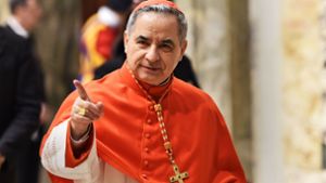 Der ehemalige Kurienkardinal Angelo Becciu wurde Ende September von Papst Franziskus entlassen. Foto: AFP/Andreas Solaro
