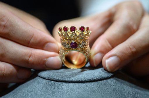 Bei einer Auktion in New York wurde   der Ring von Tupac  für eine Million Dollar versteigert. Foto: AFP/ED JONES