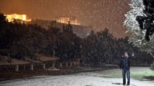 Auf der Akropolis hat es heftig geschneit. Foto: AFP