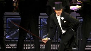 House of Cards-Star Kevin Spacey übernimmt die Moderation der Veranstaltung und leitet den Abend mit einem eigenem Tanzauftritt ein. Foto: AFP
