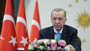 Recep Tayyip Erdogan muss momentan etwas kürzertreten. Foto: AFP/HANDOUT
