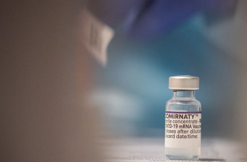 Wie kann der Impfstoff von BioNTech/Pfizer noch effektiv vor Omikron schützen? Foto: dpa/Boris Roessler