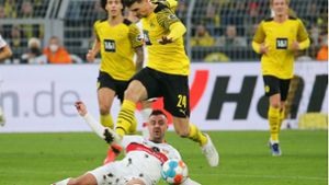 Der VfB greift an, verliert den Ball – anschließend haben Philipp Förster und Co. beim Dortmunder Gegenangriff das Nachsehen. Foto: Baumann/Julia Rahn