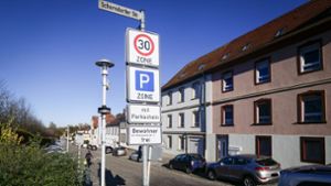 Das Thema Parken in Ludwigsburg ist heikel. Unlängst wurde eine Debatte, wie man mit den Stellplätzen rund ums Blühende Barock verfährt, vertagt. Foto: Simon Granville