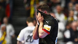 Nach dem Unentschieden gegen Österreich ist die deutsche Nationalmannschaft um Kapitän Johannes Golla auf Schützenhilfe angewiesen. Foto: dpa/Tom Weller