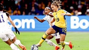 Voller Körpereinsatz: So haben sich die Schwedinnen gegen die favorisierten US-Amerikanerinnen behauptet. Ob das ausreicht gegen den schnellen, effektiven Fußball der Japanerinnen? Foto: dpa/Hamish Blair