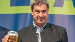 Markus Söder (CSU) gibt sich im Landtagswahlkampf gerne volksnah. Foto: picture alliance/dpa/Armin Weigel