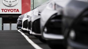 Der Branchenprimus und VW-Erzrivale Toyota muss wegen der Corona-Pandemie hohe Gewinneinbußen hinnehmen. Foto: dpa/Marten Van Dijl
