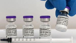 Der Corona-Impfstoff, mit dem Milliarden verdient werden: das Präparat  Comirnaty des Mainzer Pharmaunternehmens Biontech. Foto: AFP/CHRISTOF STACHE