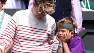Novak Djokovics Sohn Stefan sitzt in Wimbledon öfter im Publikum, wenn sein Vater spielt. Foto: IMAGO/Action Plus/IMAGO/Shaun Brooks